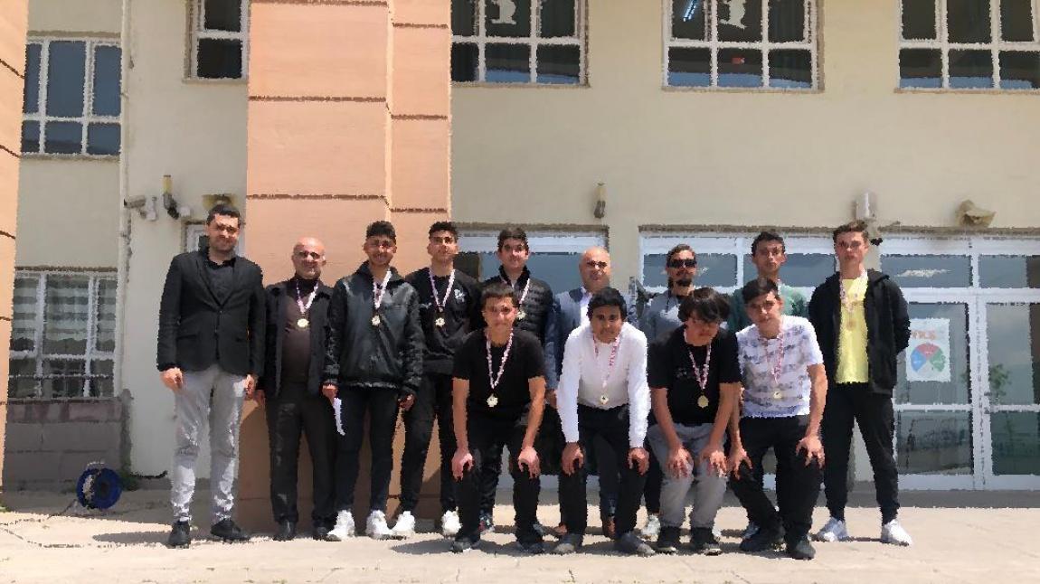 19 Mayıs Atatürk'ü Anma, Gençlik ve Spor Bayramı Voleybol Turnuvası Şampiyonu 10/B Sınıfını Kutlarız