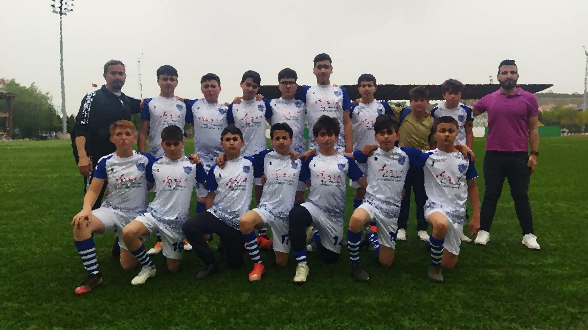 Darüşşifa Okulları'nı 5-2 Malup Eden Ortaokul Futbol Takımımız Turnuvada İlerlemeyi Sürdürüyor.
